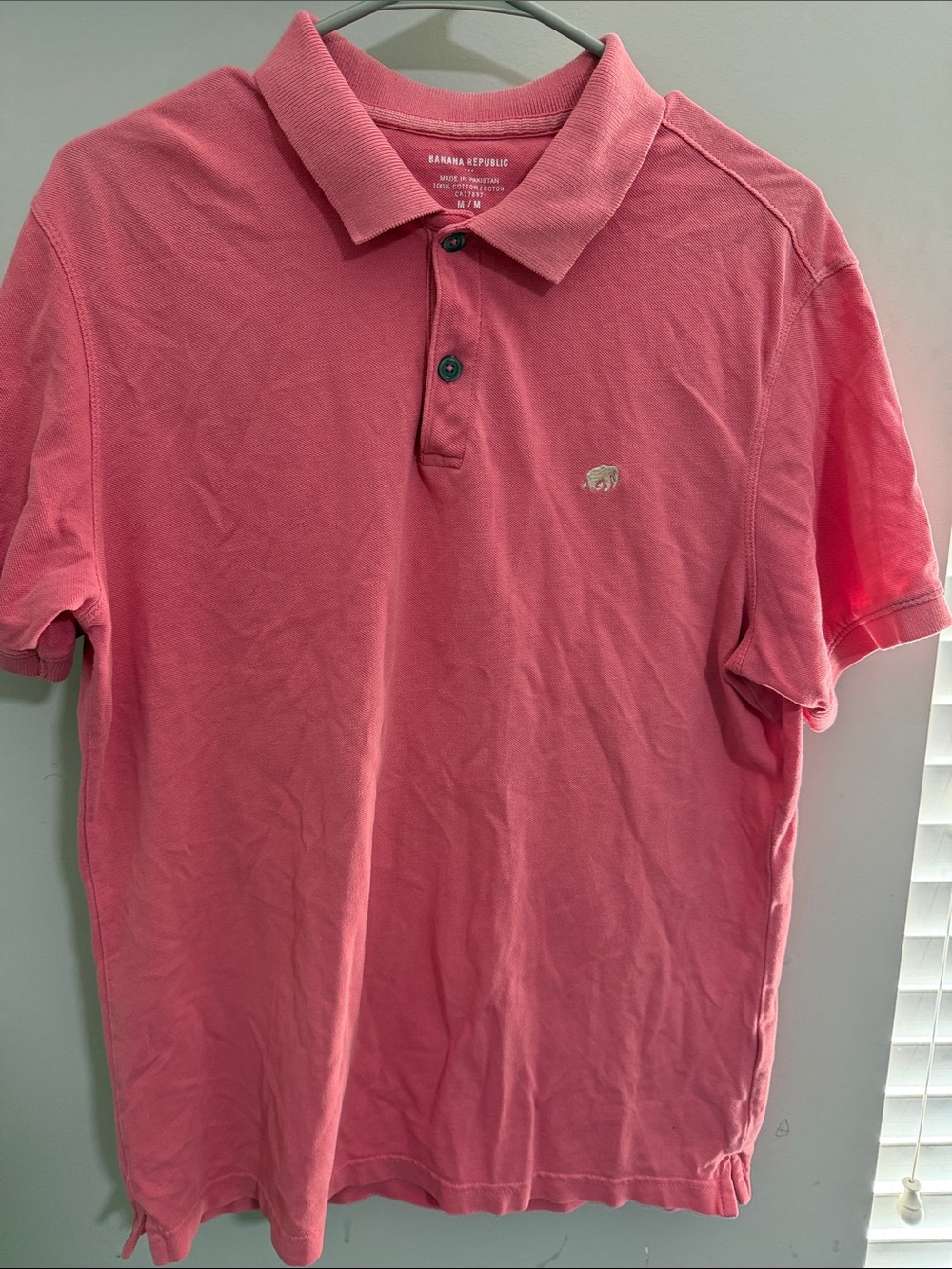 Banana Republic Men’s Coral Pink Polo medium M shirt top buttons white logo